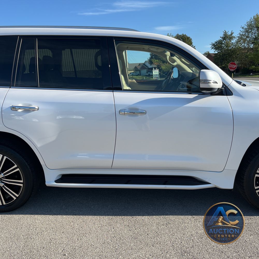 2021 Lexus LX 570 Three-Row