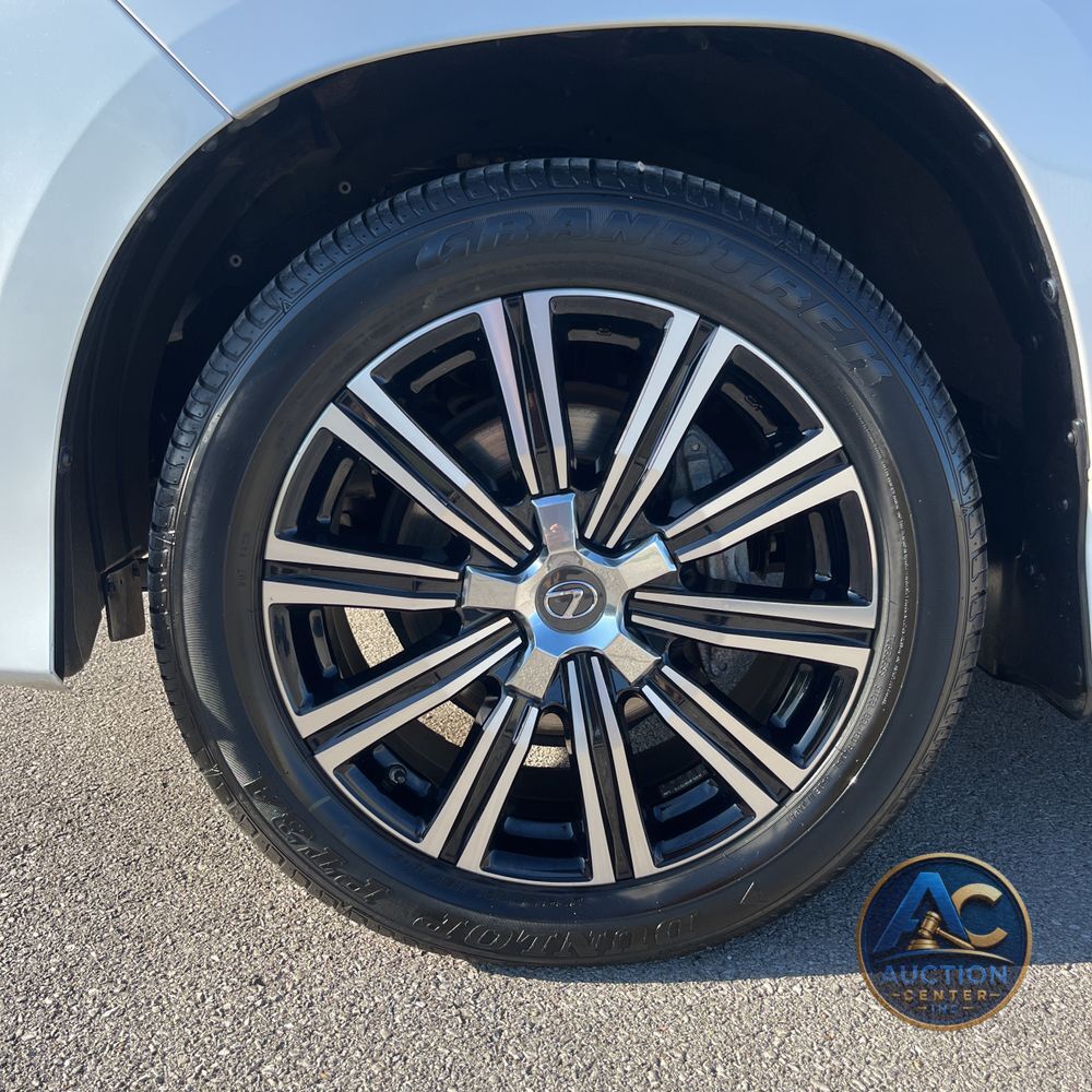 2021 Lexus LX 570 Three-Row