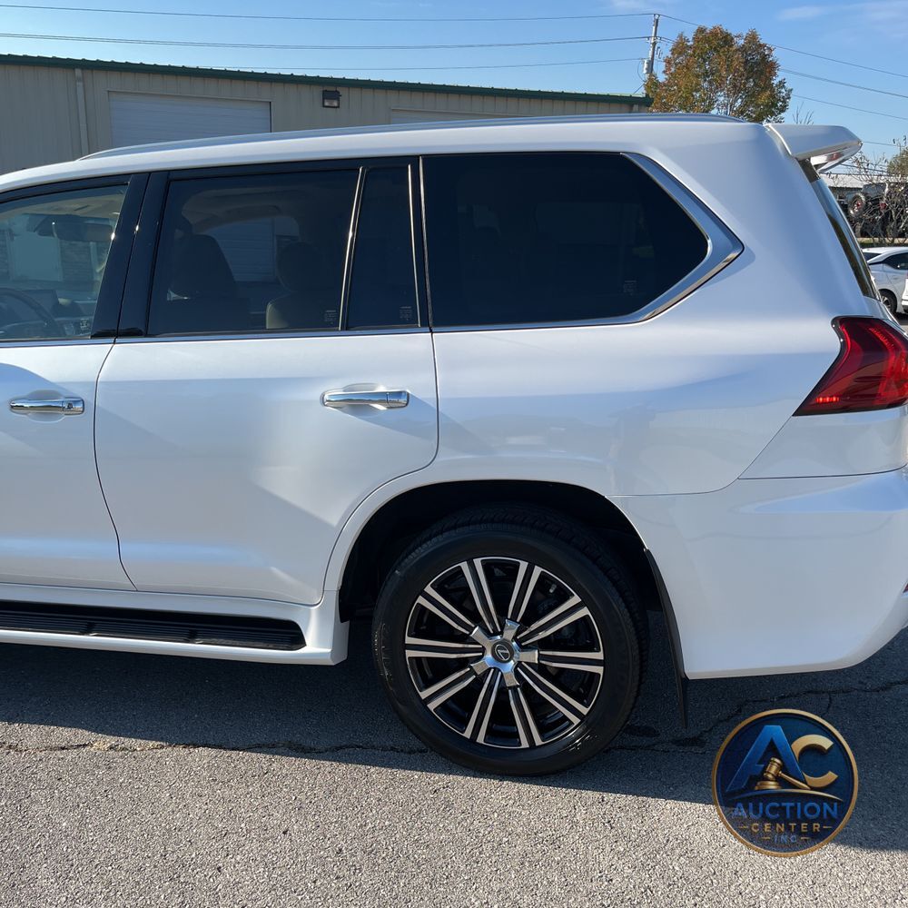 2021 Lexus LX 570 Three-Row