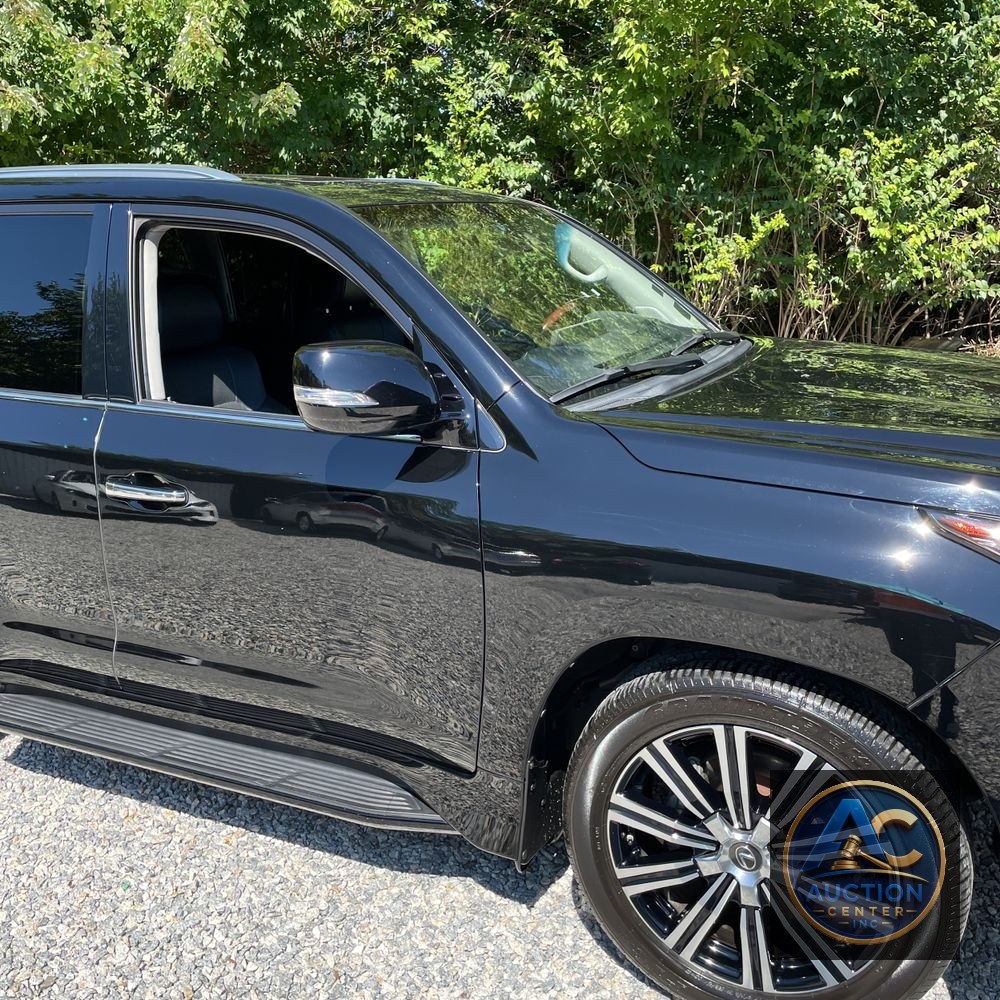 2021 Lexus LX 570 Three-Row