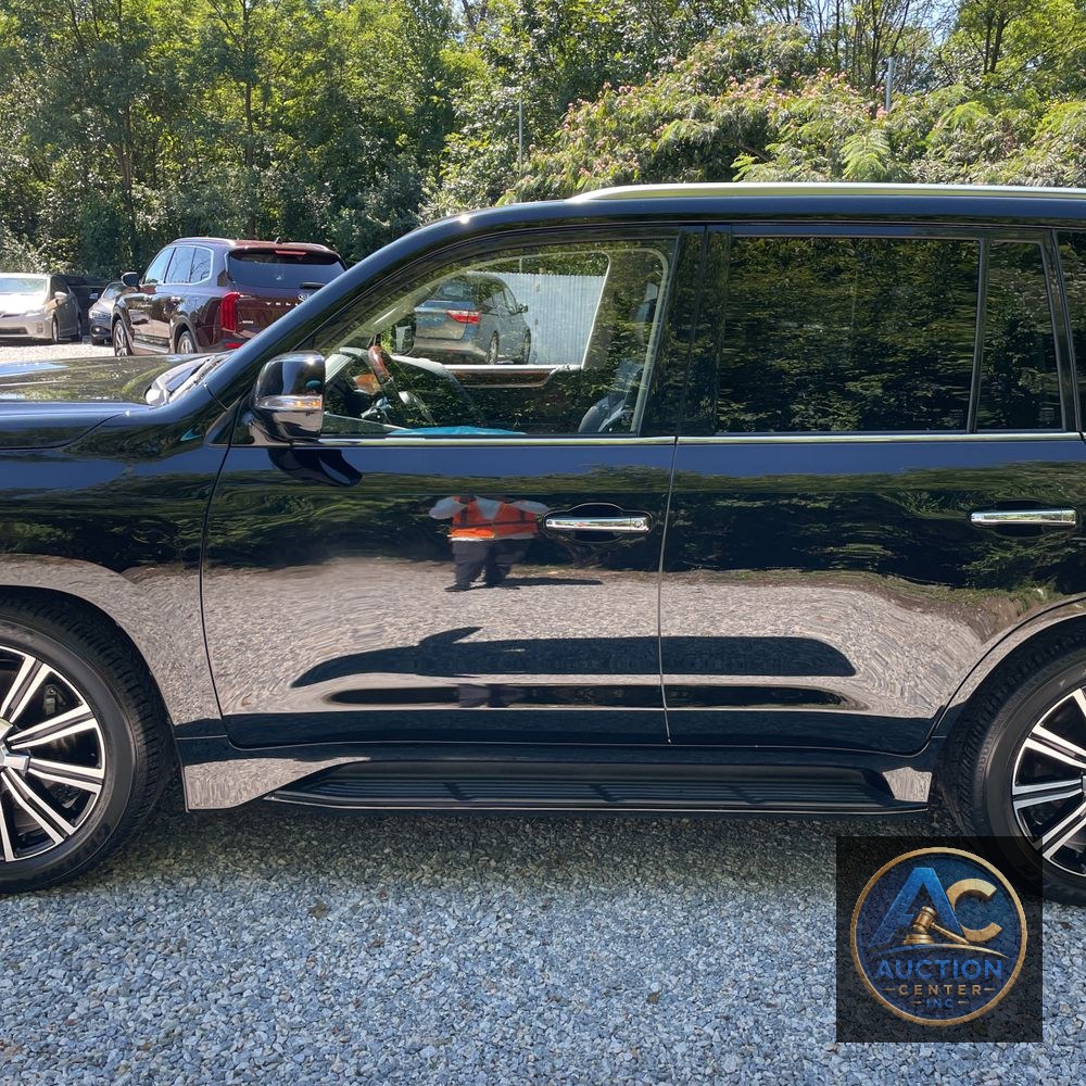 2021 Lexus LX 570 Three-Row
