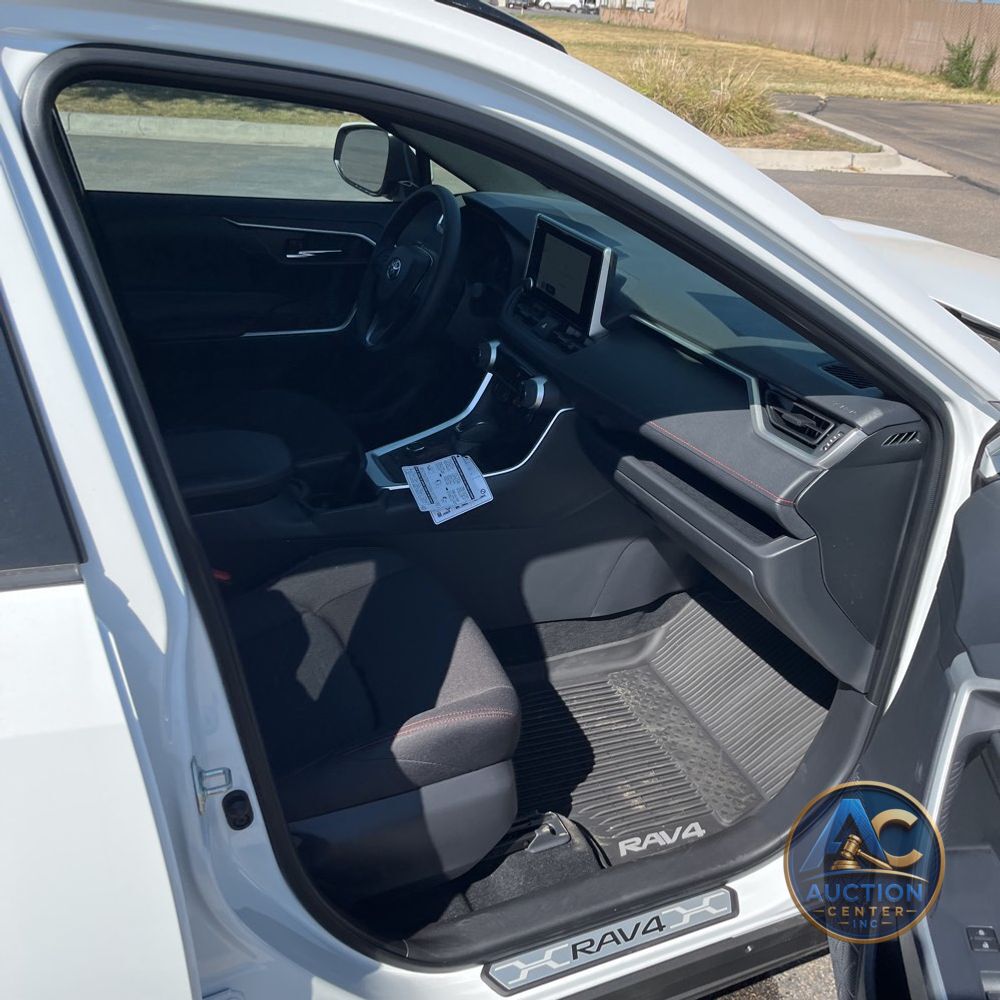 2025 Toyota RAV4 Plug-in Hybrid SE