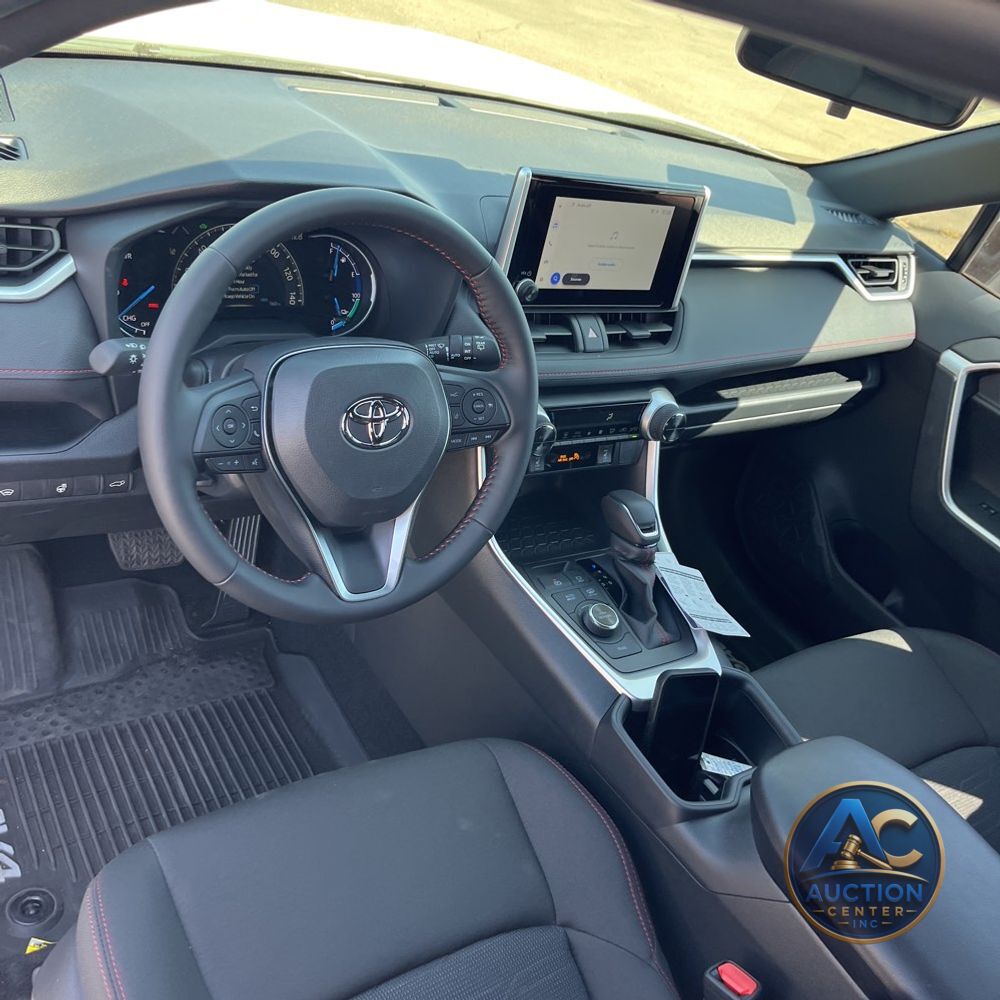 2025 Toyota RAV4 Plug-in Hybrid SE