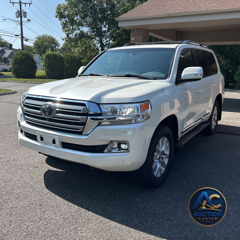 2019 Toyota Land Cruiser Base