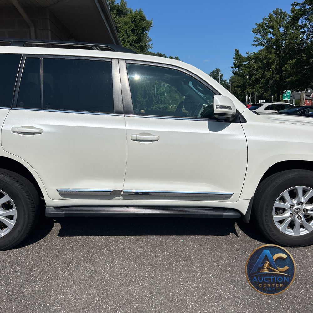 2019 Toyota Land Cruiser Base