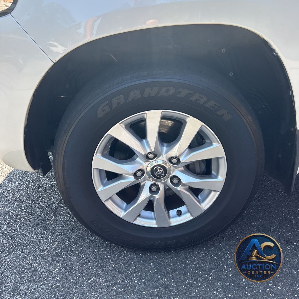 2019 Toyota Land Cruiser Base