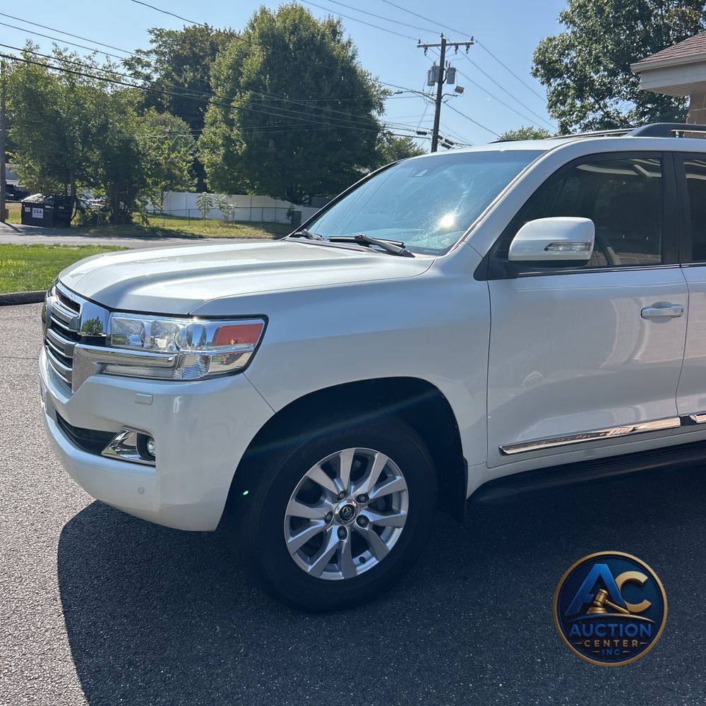 2019 Toyota Land Cruiser Base