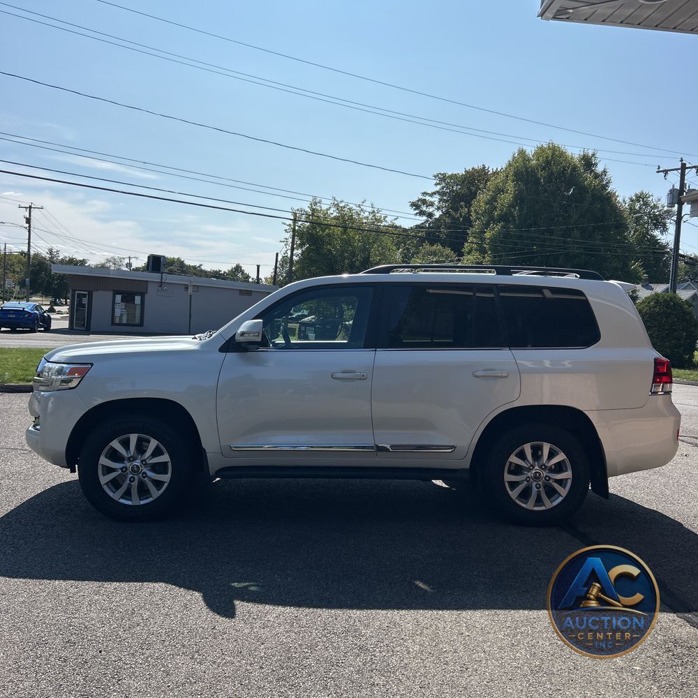 2019 Toyota Land Cruiser Base