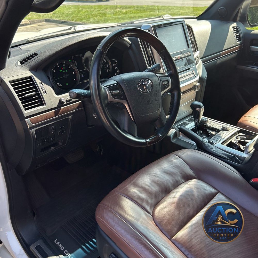 2019 Toyota Land Cruiser Base