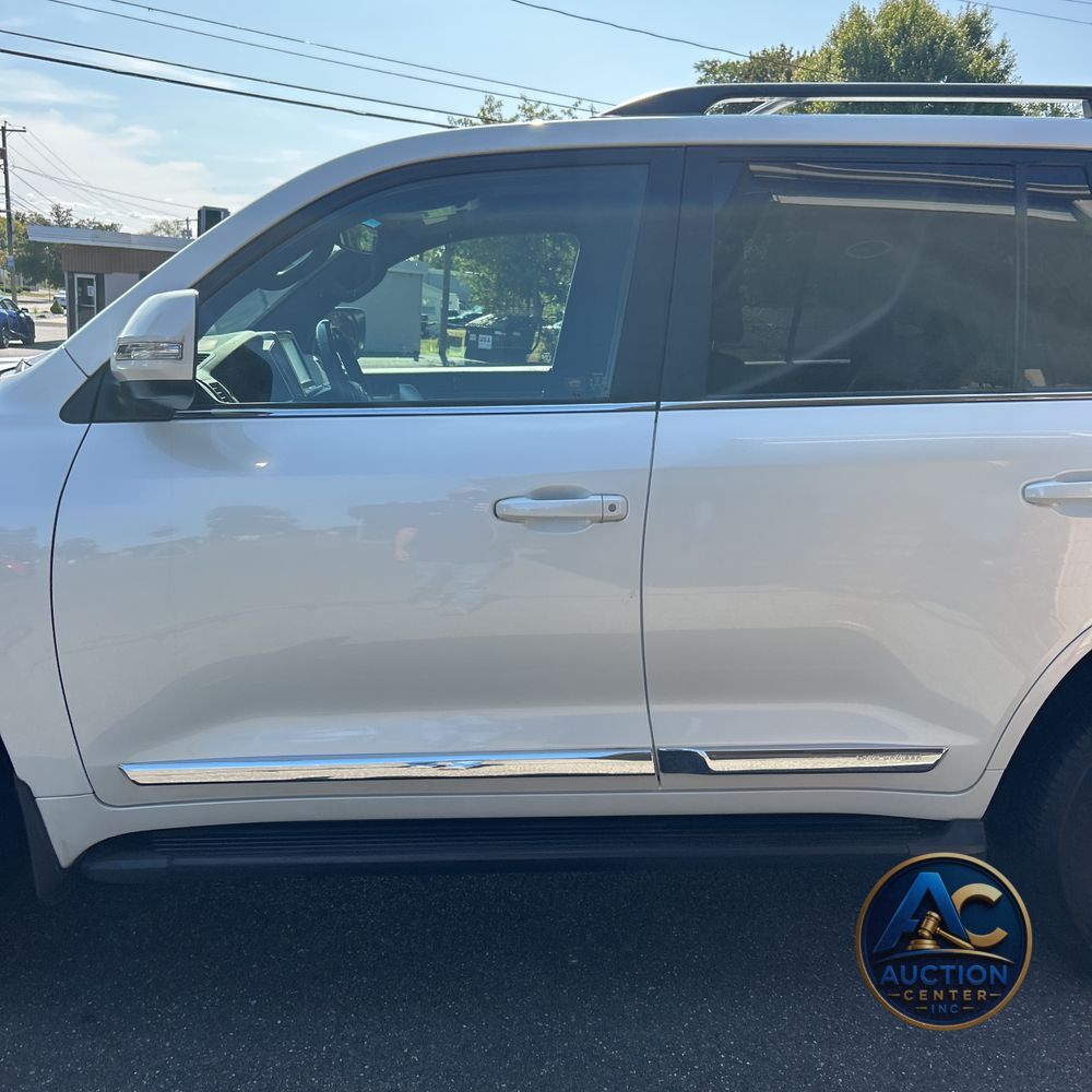 2019 Toyota Land Cruiser Base