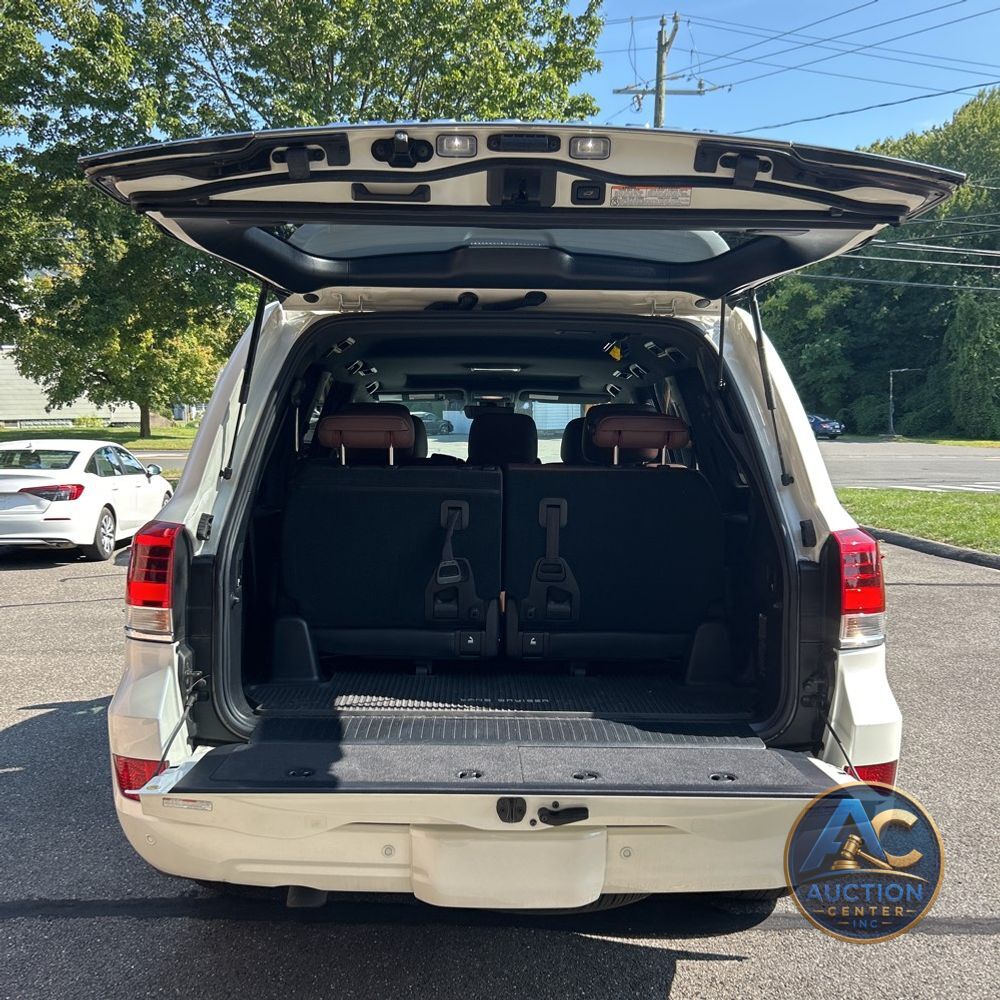 2019 Toyota Land Cruiser Base