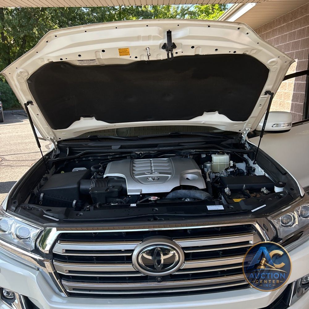 2019 Toyota Land Cruiser Base