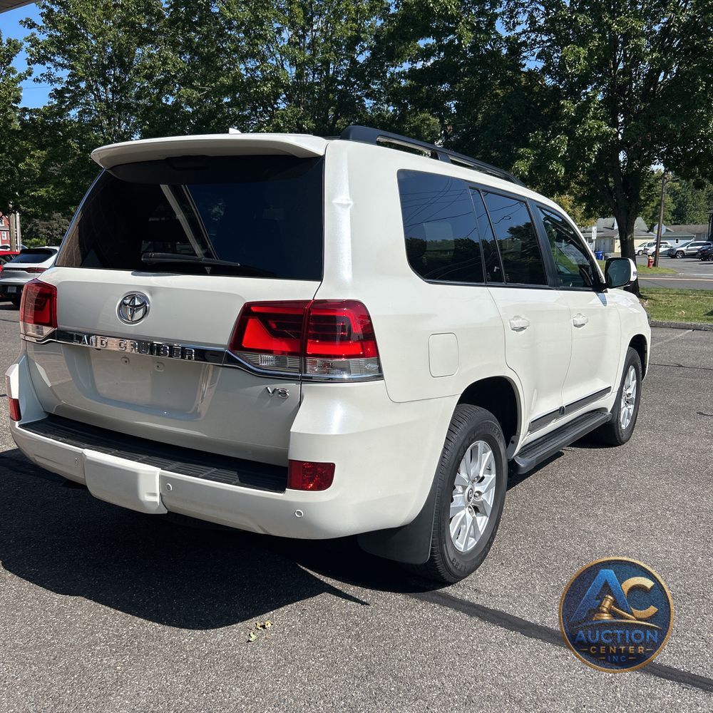 2019 Toyota Land Cruiser Base