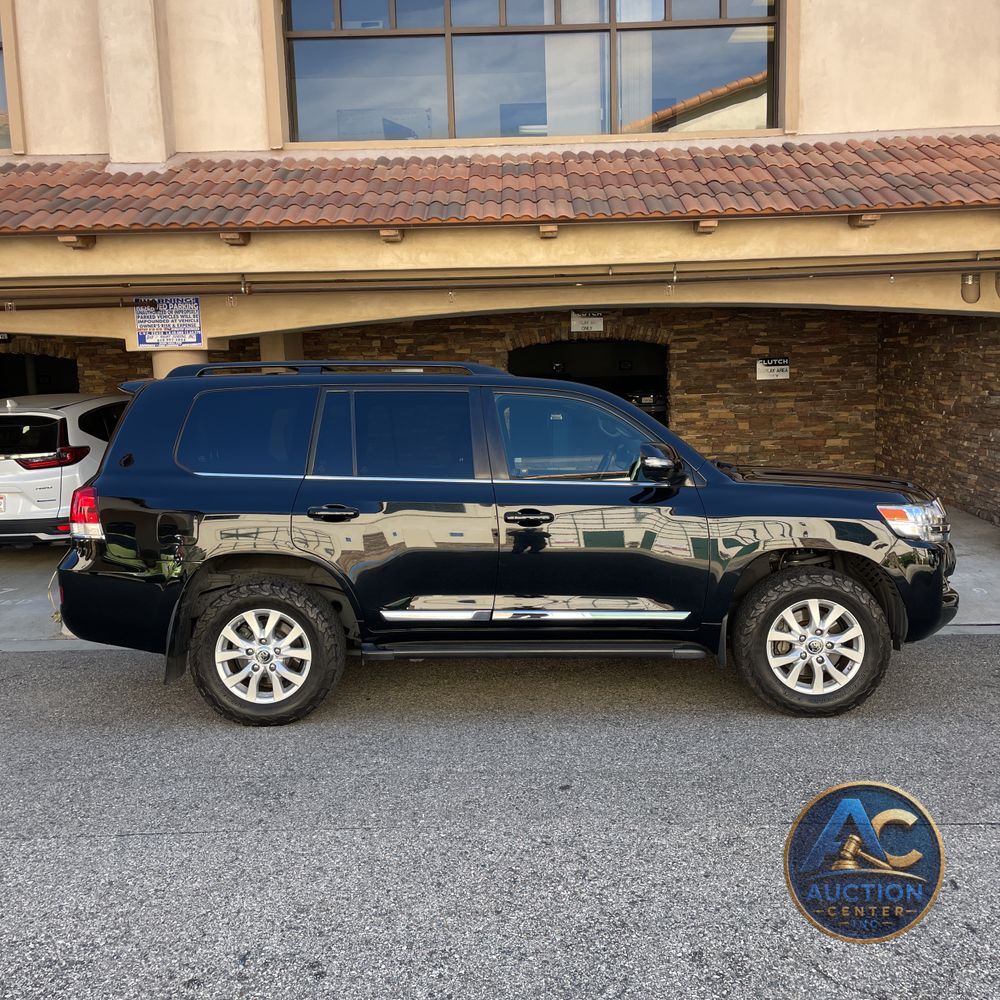 2019 Toyota Land Cruiser Base