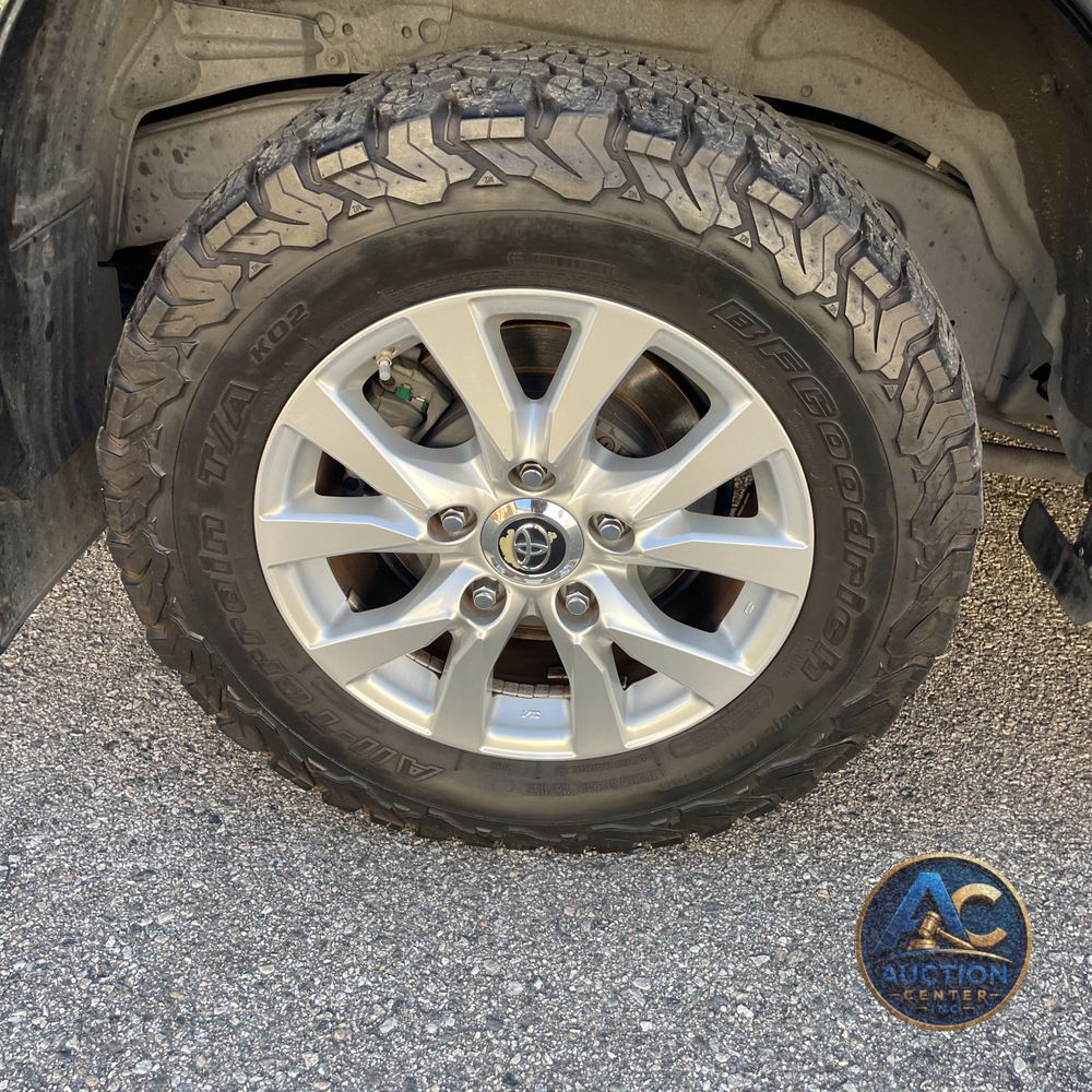 2019 Toyota Land Cruiser Base