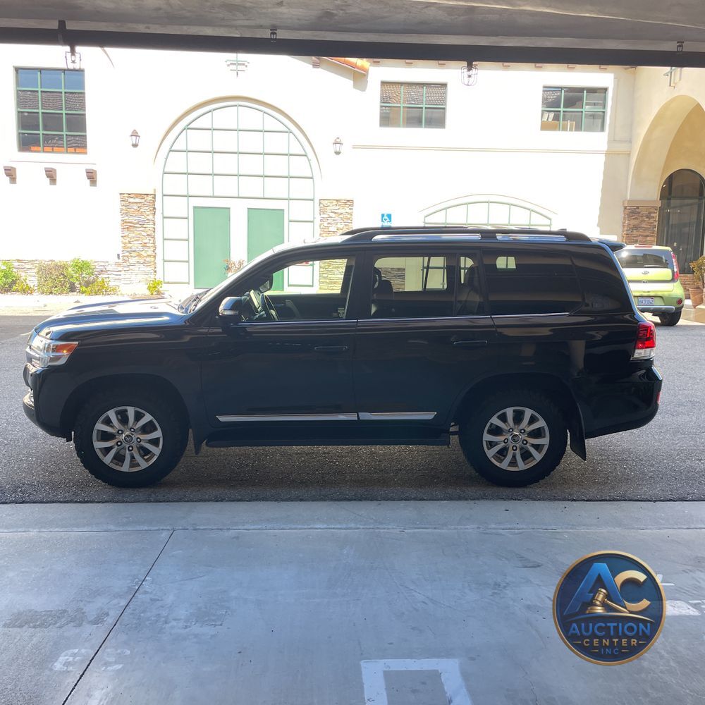 2019 Toyota Land Cruiser Base