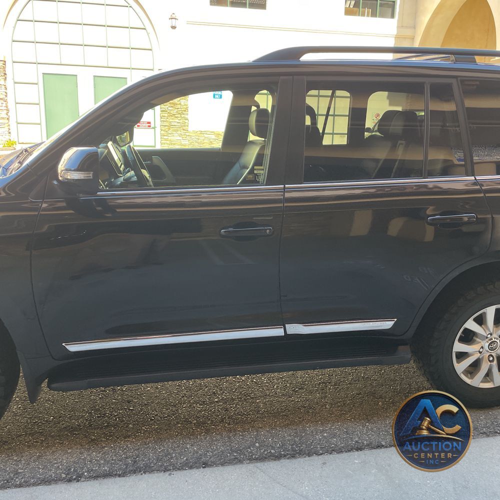 2019 Toyota Land Cruiser Base