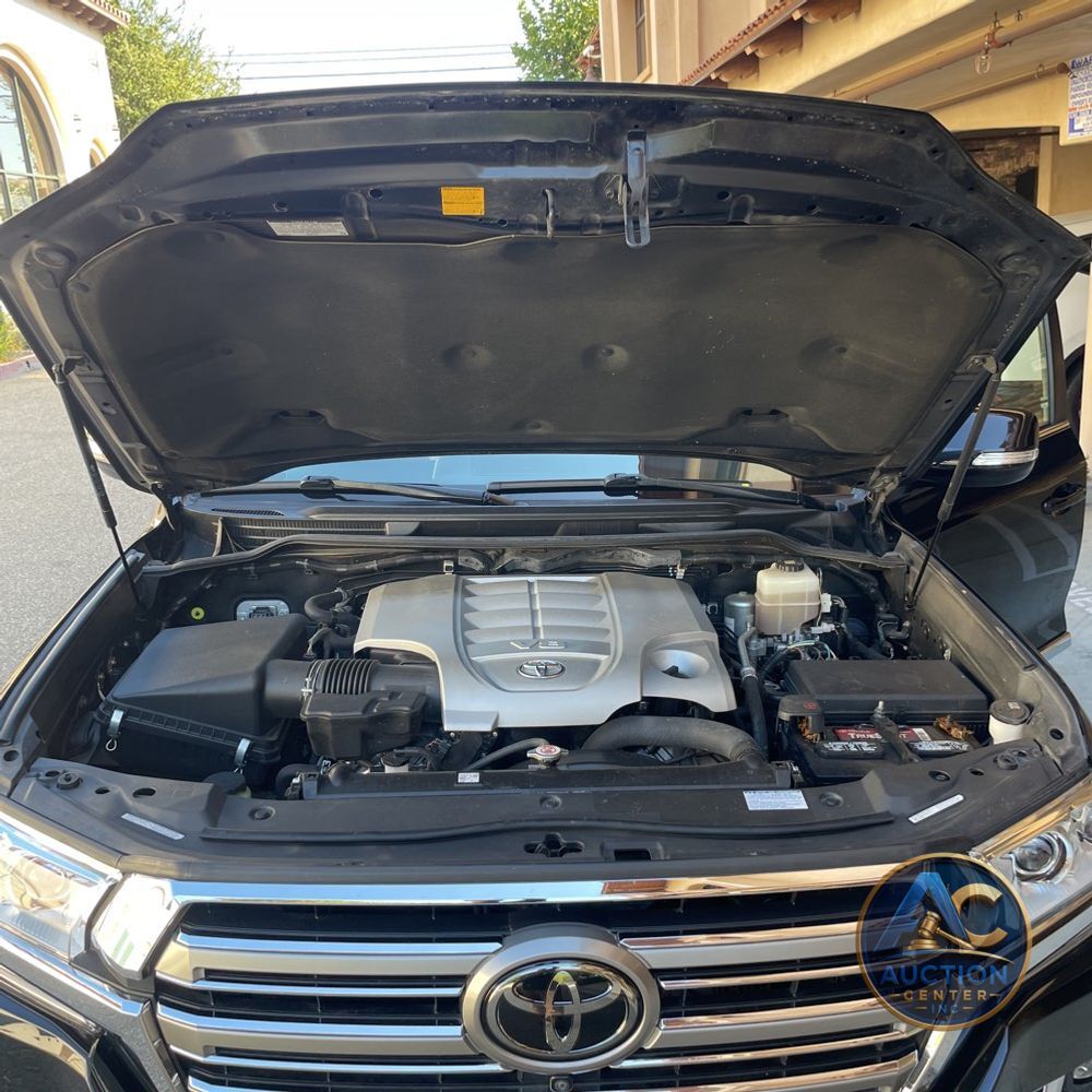 2019 Toyota Land Cruiser Base