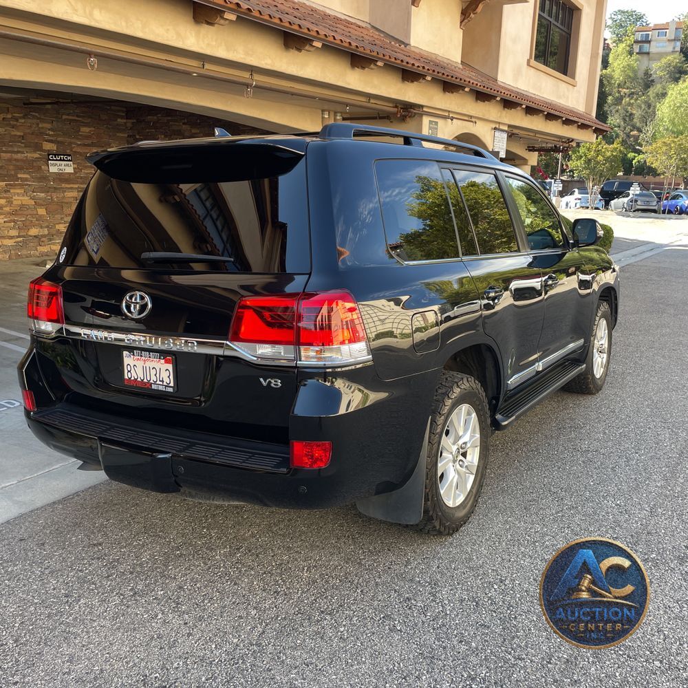 2019 Toyota Land Cruiser Base