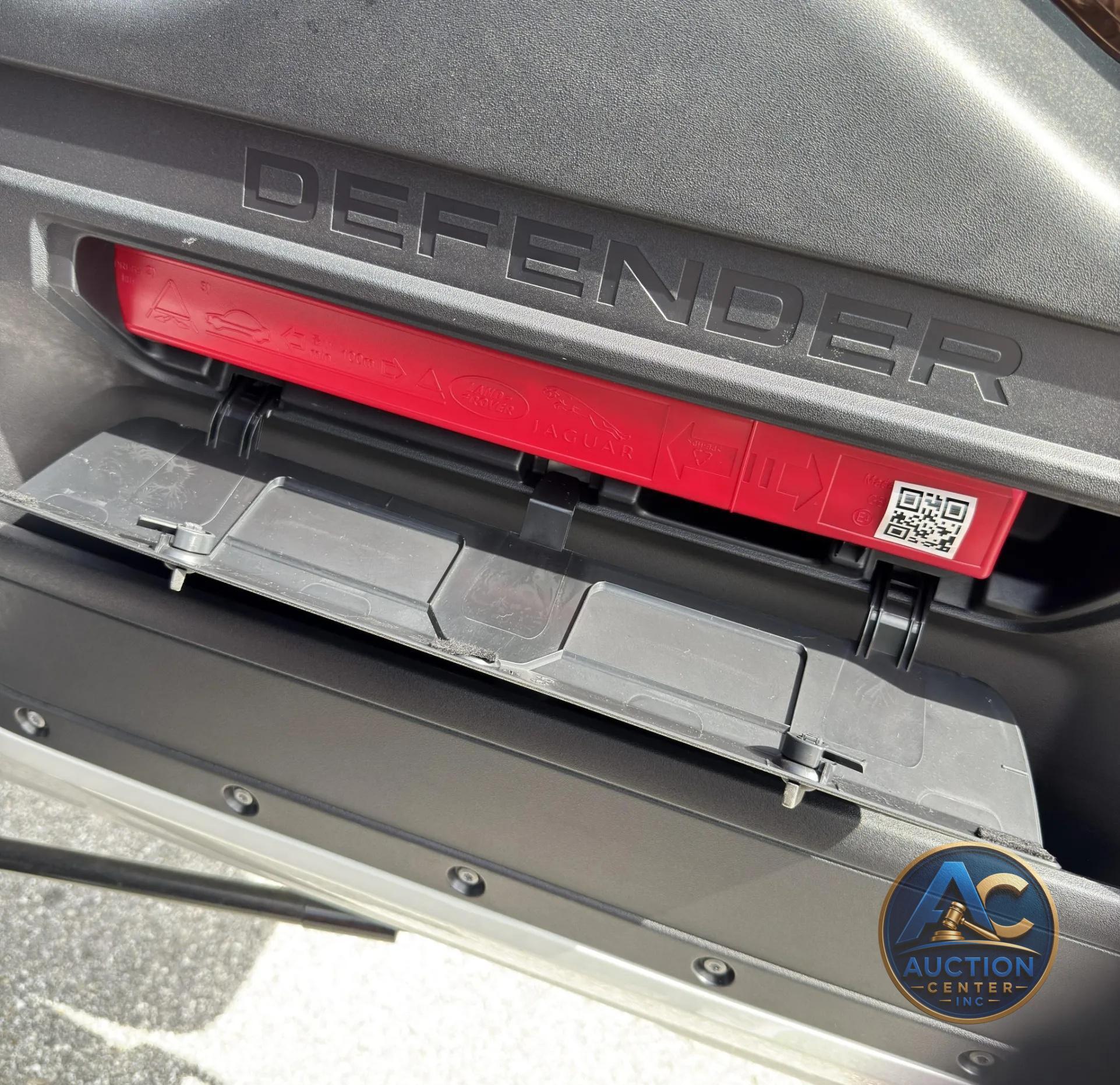2023 Land Rover Defender 90 Trophy Edition