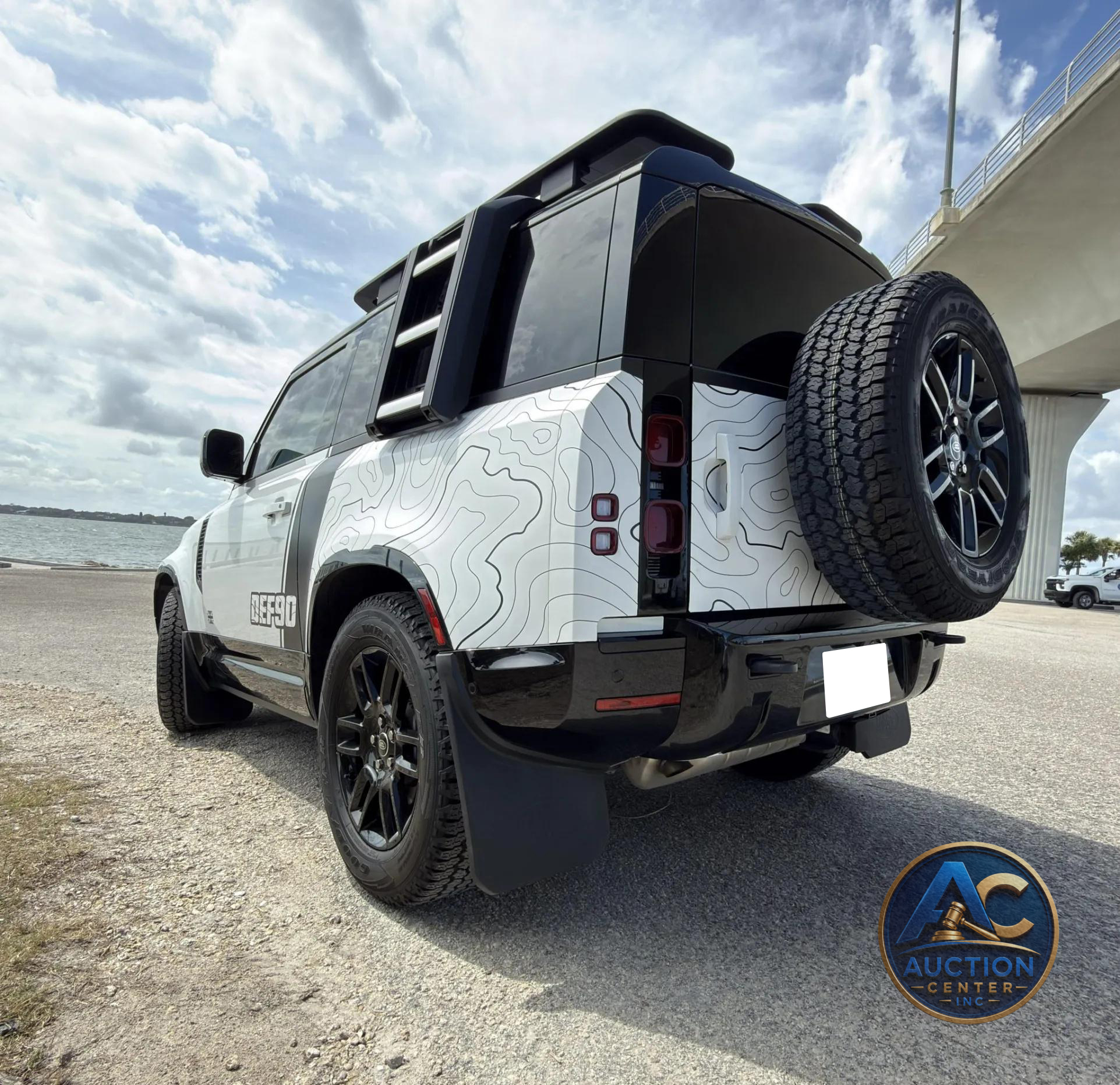 2023 Land Rover Defender 90 Trophy Edition