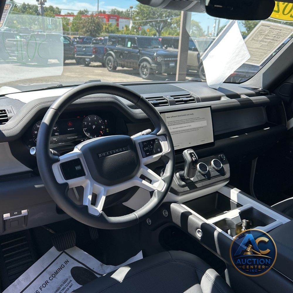 2025 Land Rover Defender 90 P400 X-Dynamic SE