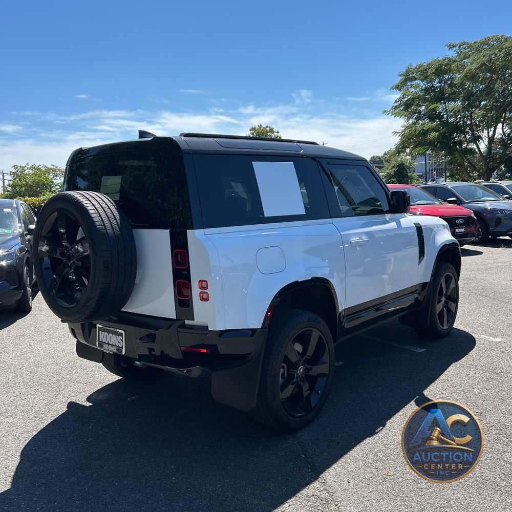 2025 Land Rover Defender 90 P400 X-Dynamic SE