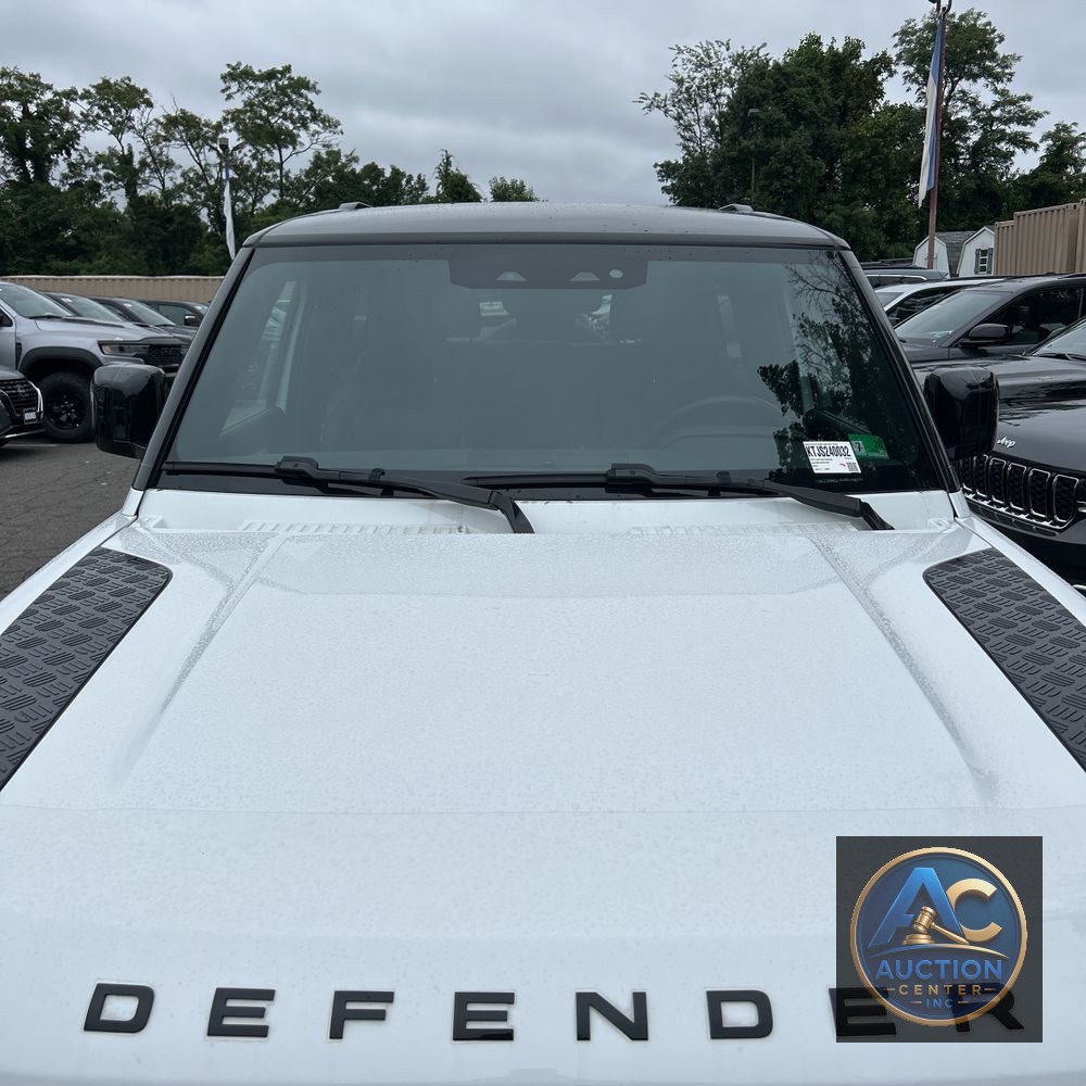 2024 Land Rover Defender 90 P400 X-Dynamic SE