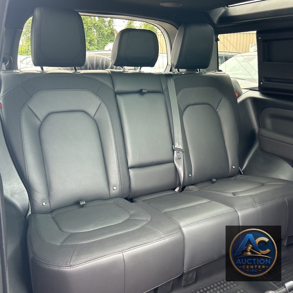 2024 Land Rover Defender 90 P400 X-Dynamic SE