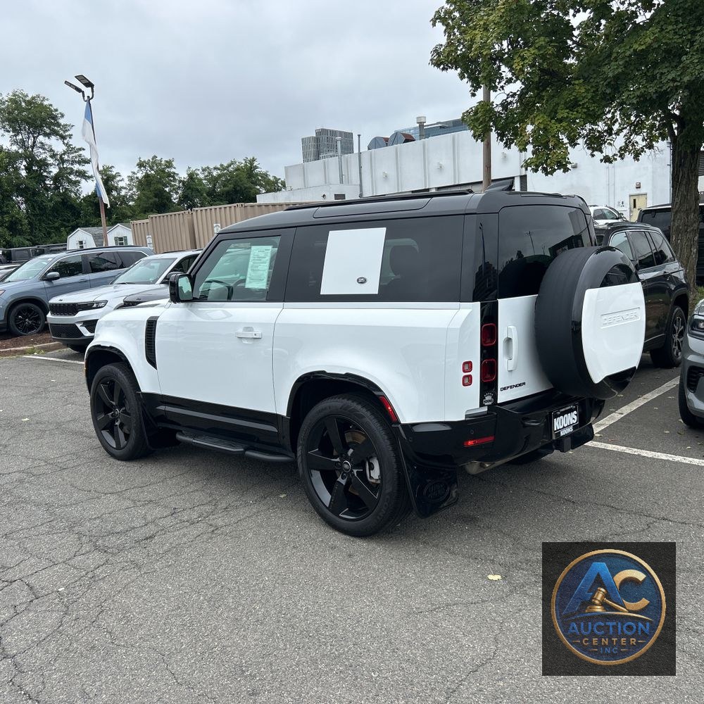 2024 Land Rover Defender 90 P400 X-Dynamic SE