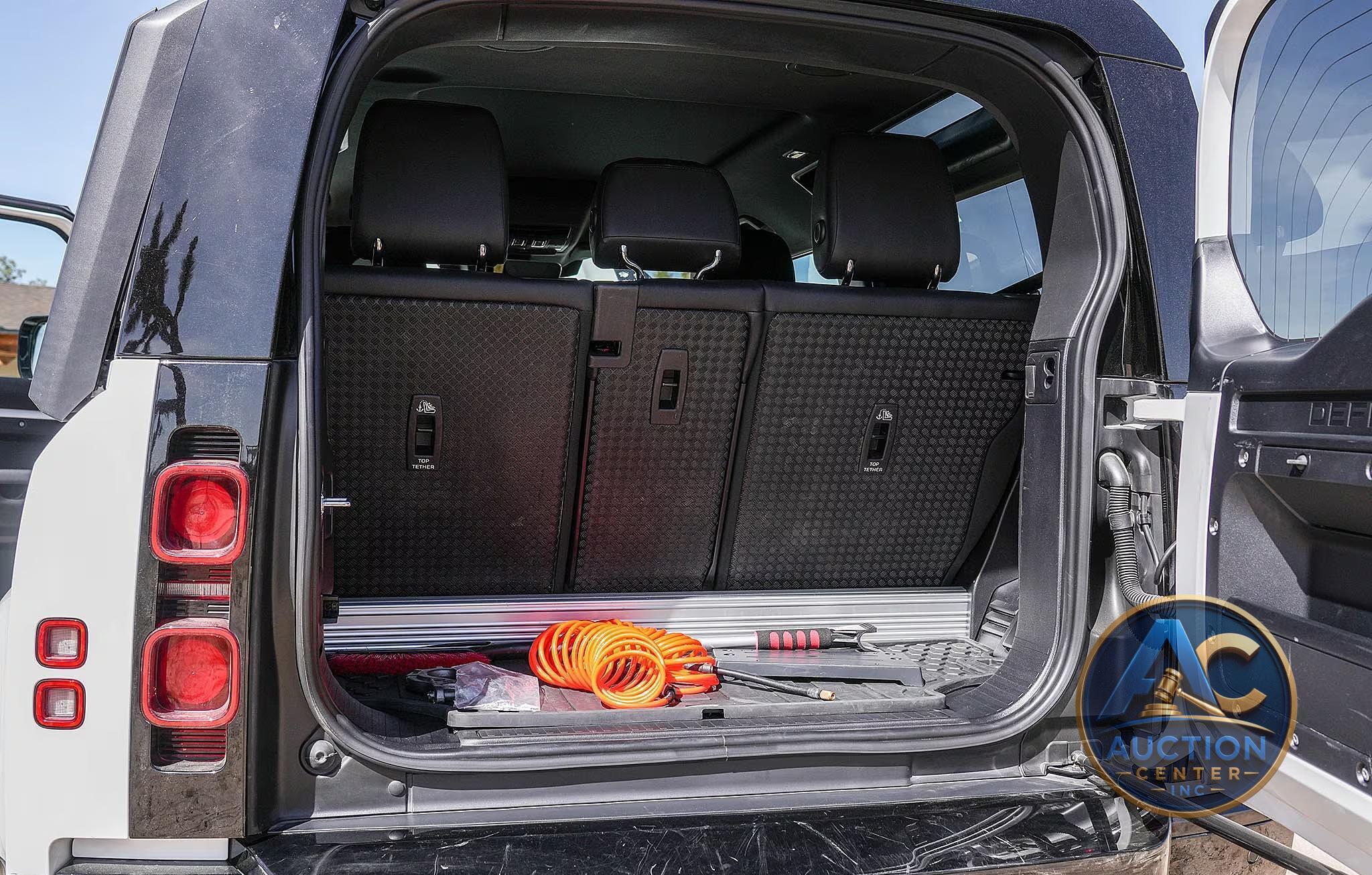 2023 Land Rover Defender 90 X-Dynamic SE Trophy Edition