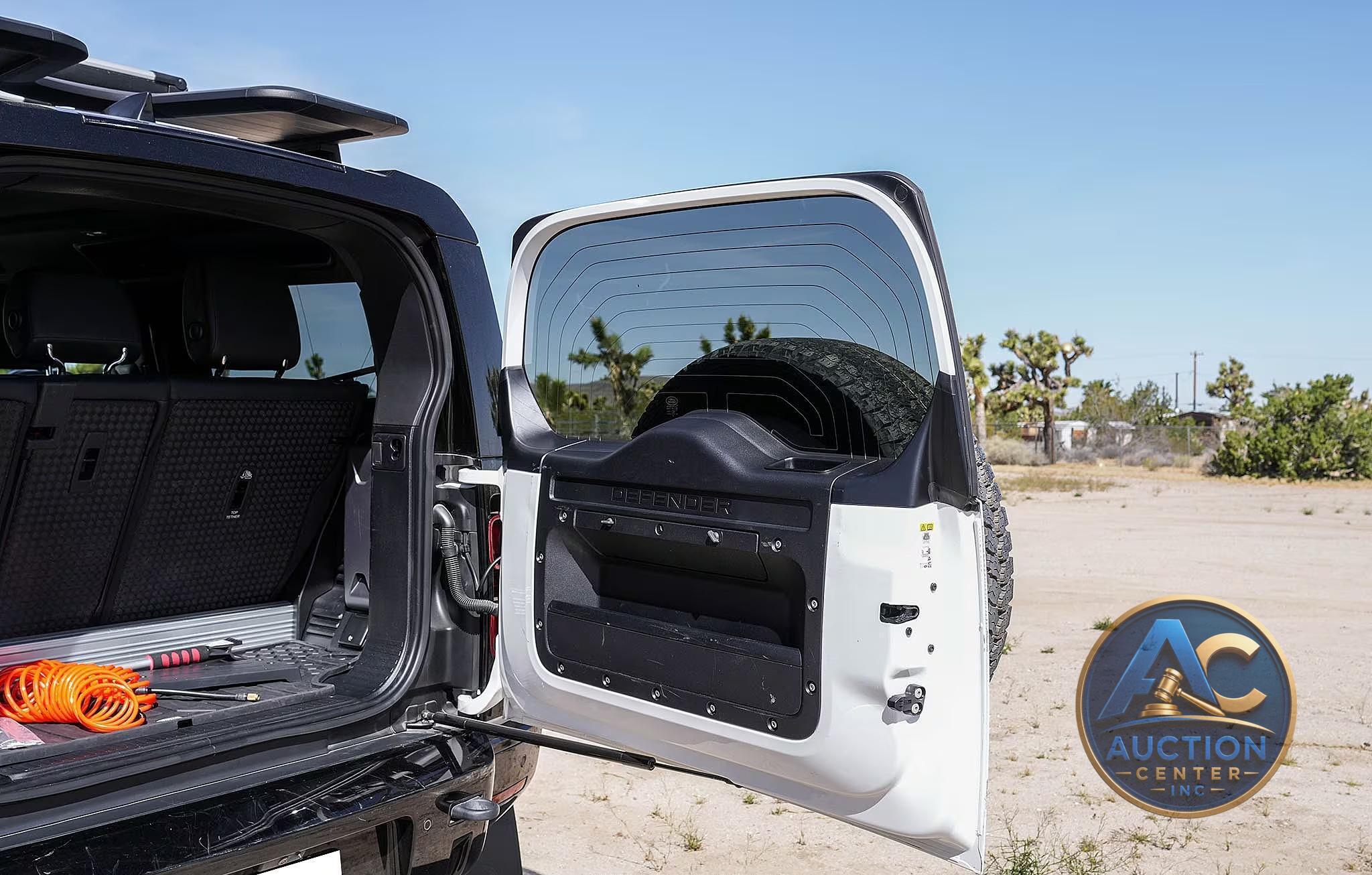 2023 Land Rover Defender 90 X-Dynamic SE Trophy Edition