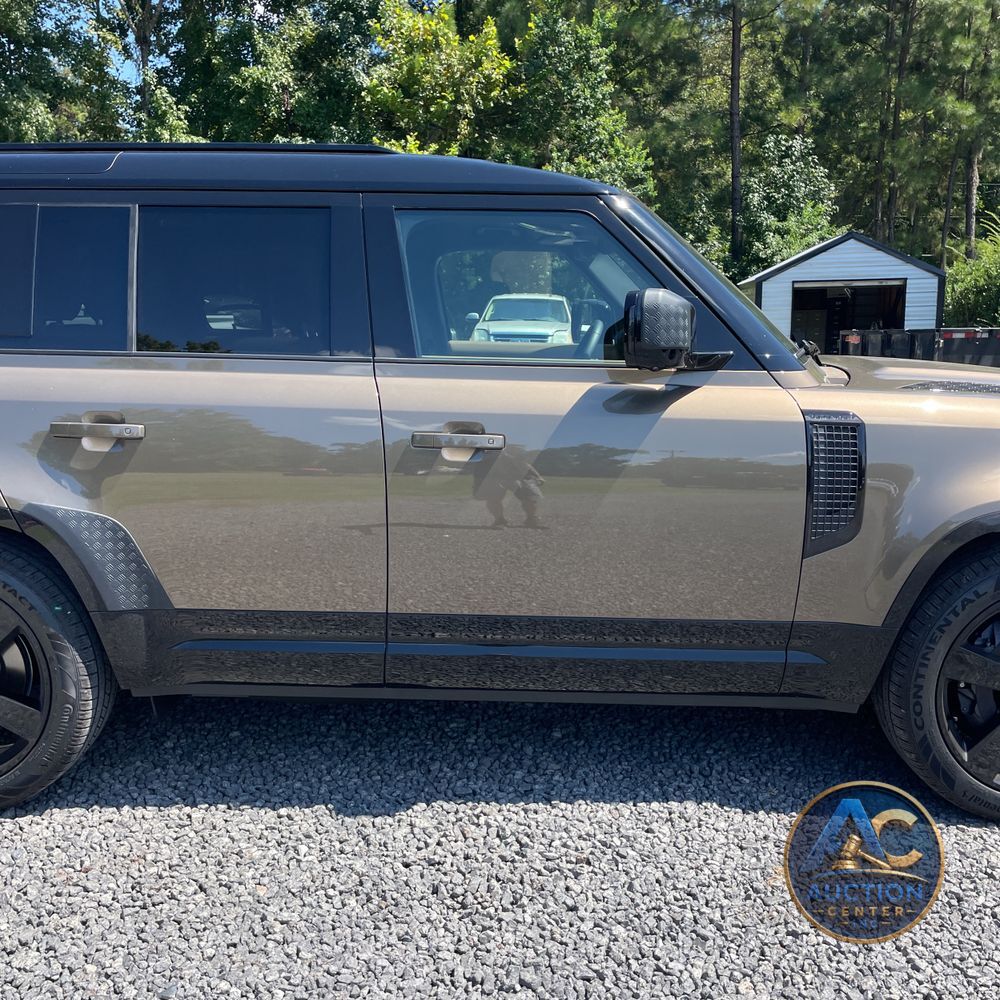 2025 Land Rover Defender 110 X-Dyn SE P400