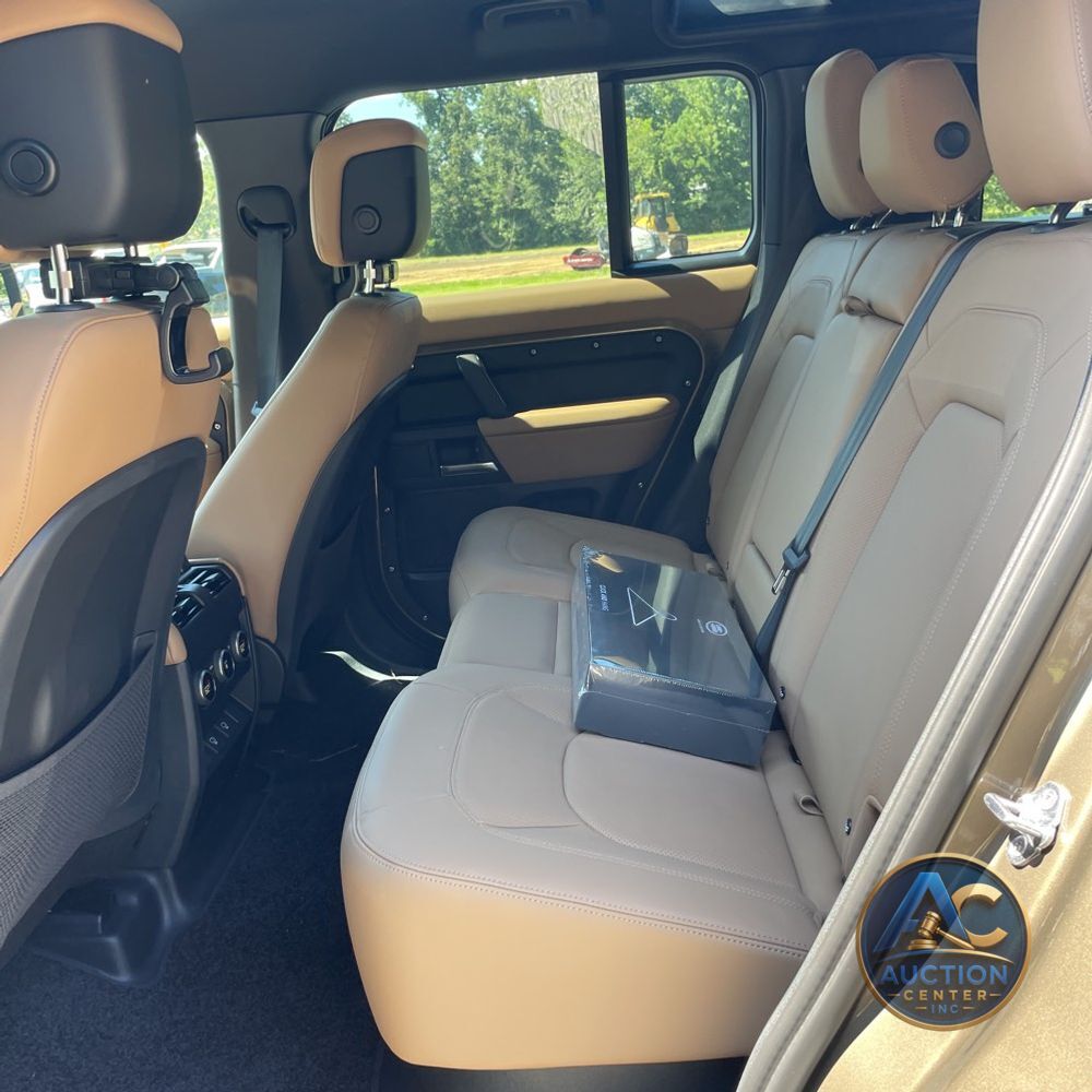 2025 Land Rover Defender 110 X-Dyn SE P400