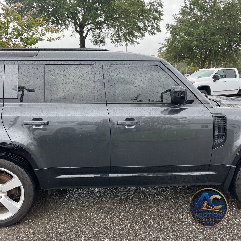 2022 Land Rover Defender 110 X-Dynamic SE