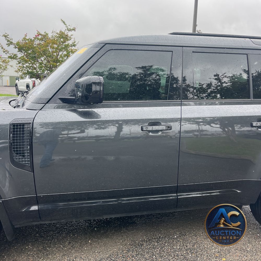 2022 Land Rover Defender 110 X-Dynamic SE