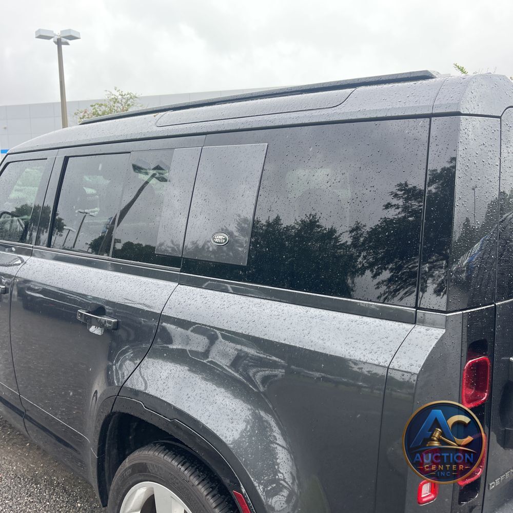 2022 Land Rover Defender 110 X-Dynamic SE