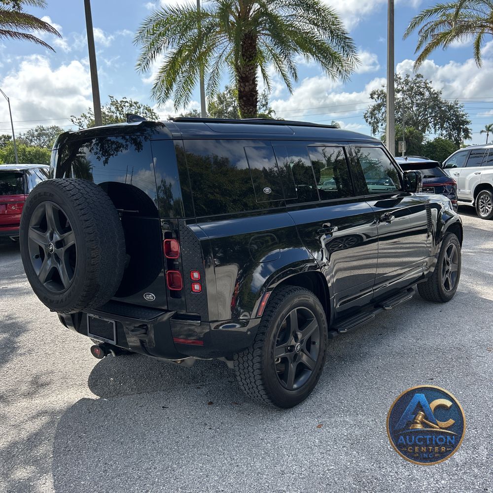 2022 Land Rover Defender 110 X-Dynamic SE