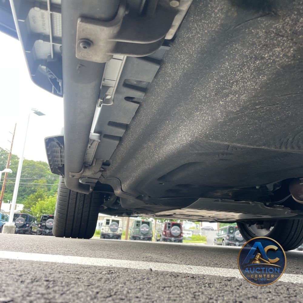 2024 Land Rover Defender 130 X-Dyn SE P400