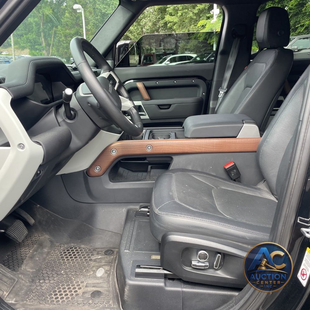 2024 Land Rover Defender 130 X-Dyn SE P400