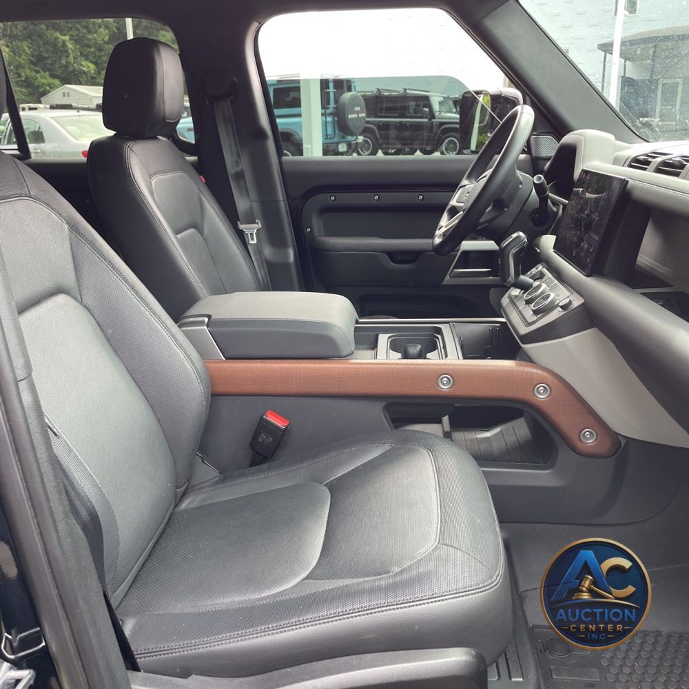 2024 Land Rover Defender 130 X-Dyn SE P400