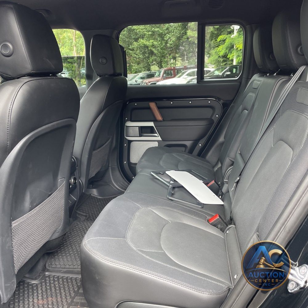 2024 Land Rover Defender 130 X-Dyn SE P400
