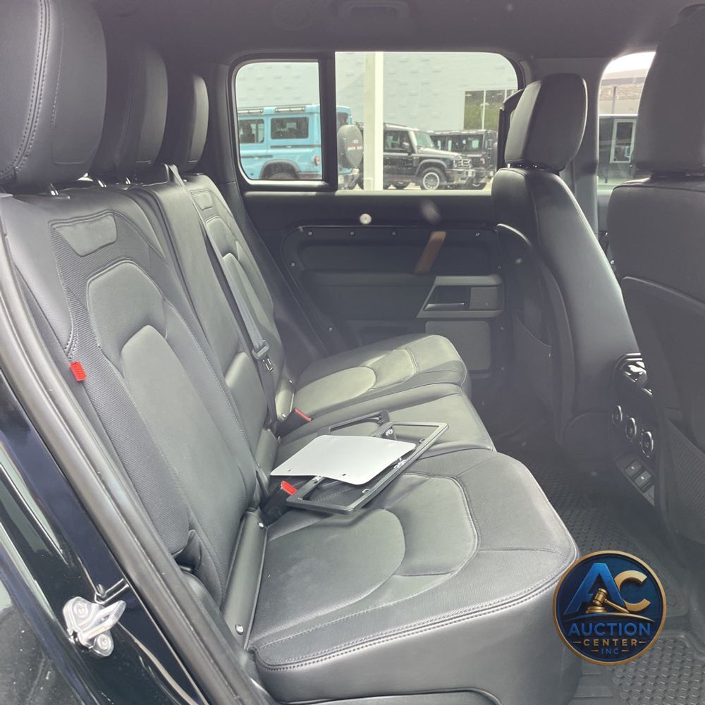 2024 Land Rover Defender 130 X-Dyn SE P400