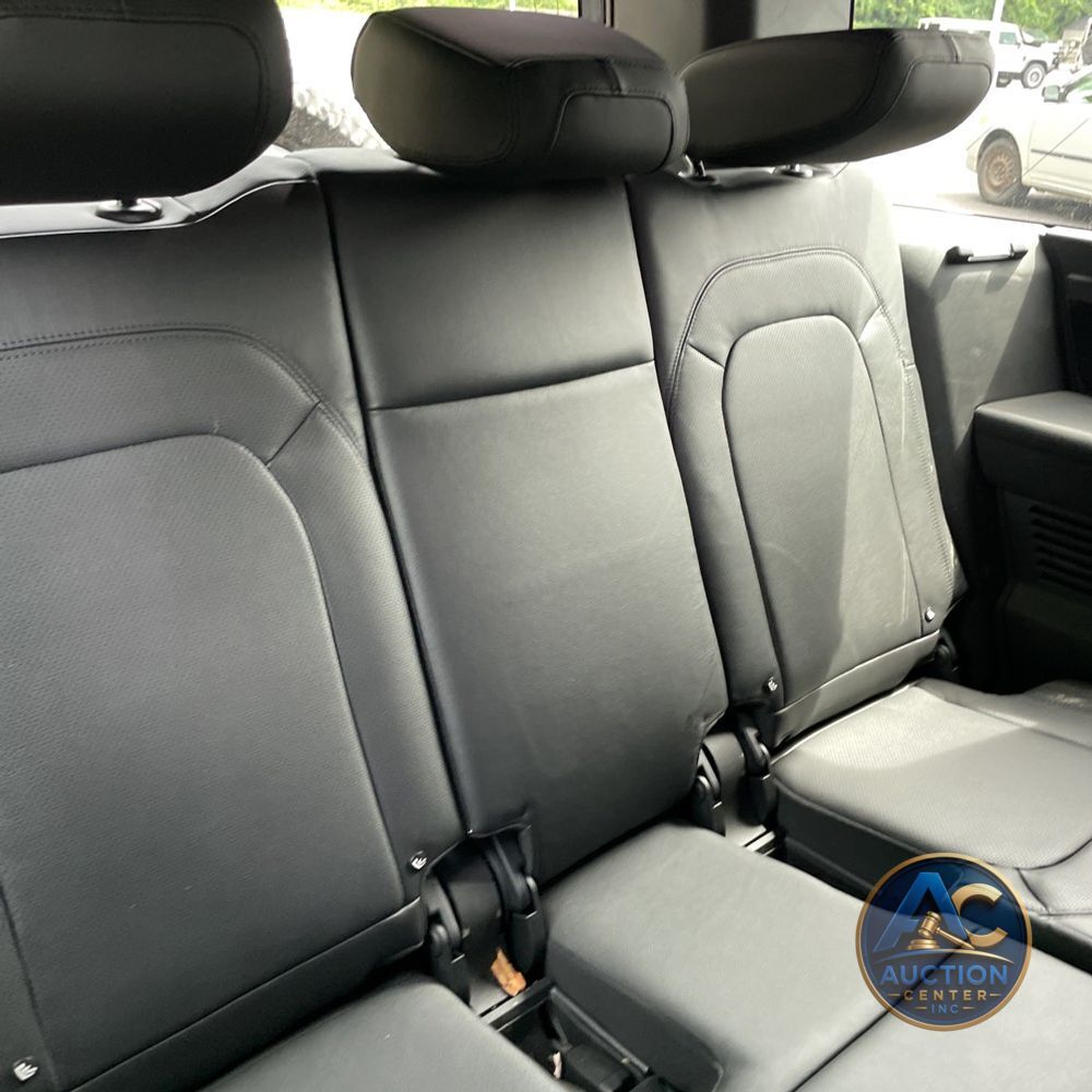 2024 Land Rover Defender 130 X-Dyn SE P400