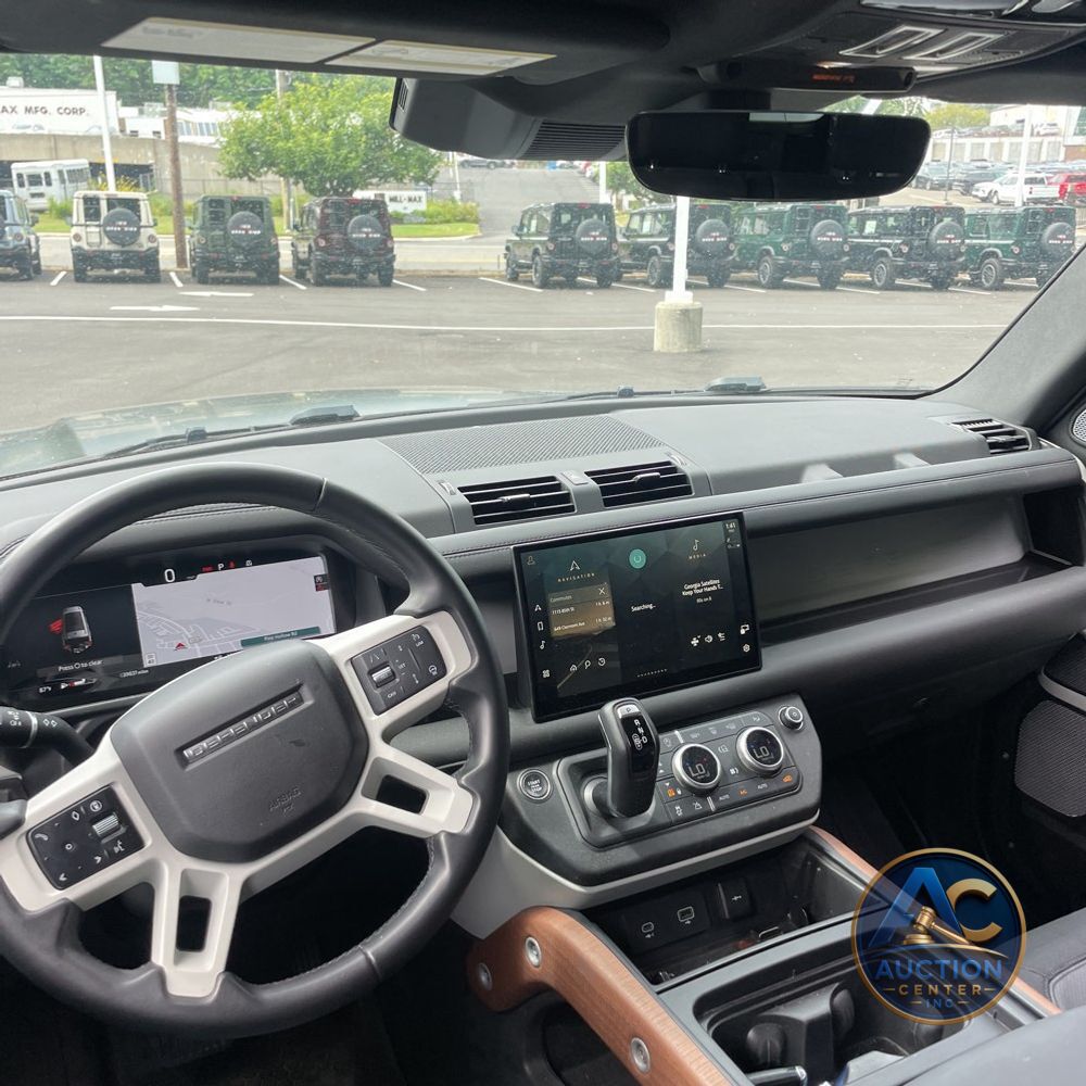 2024 Land Rover Defender 130 X-Dyn SE P400