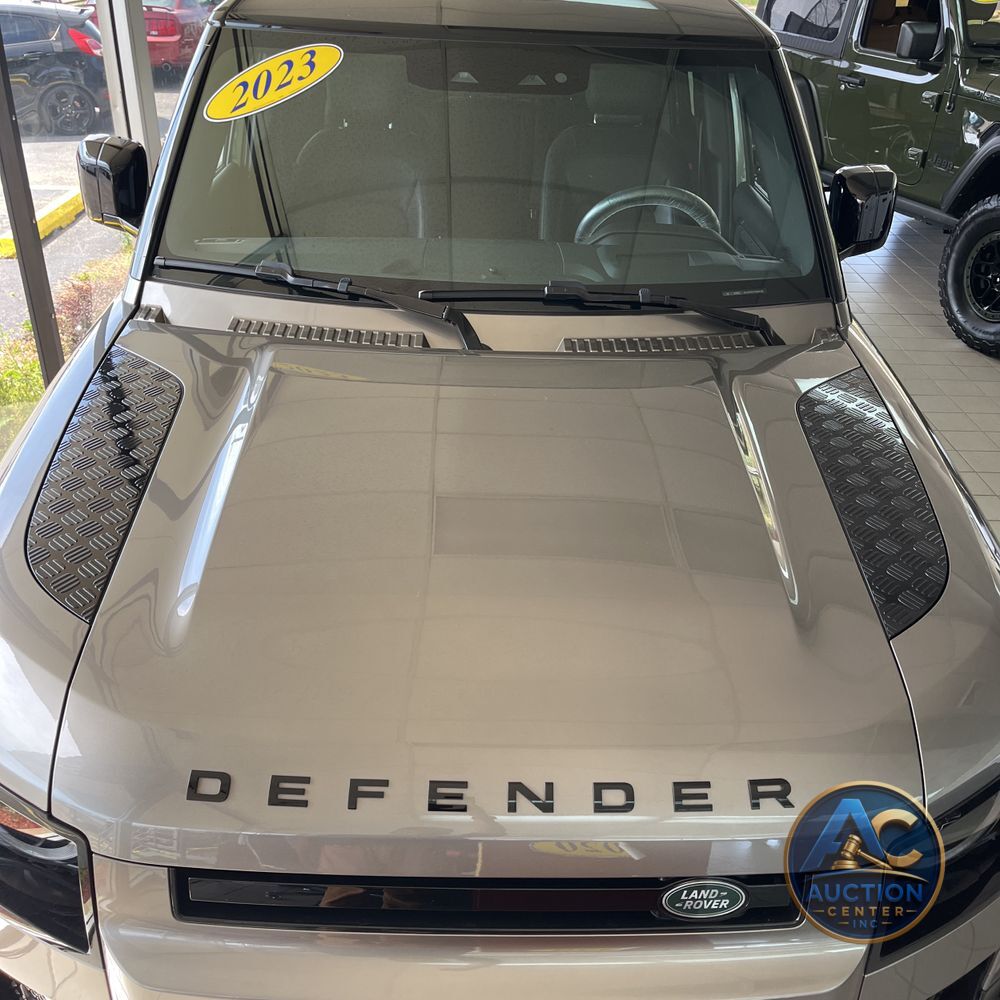 2023 Land Rover Defender 130 X-Dynamic SE