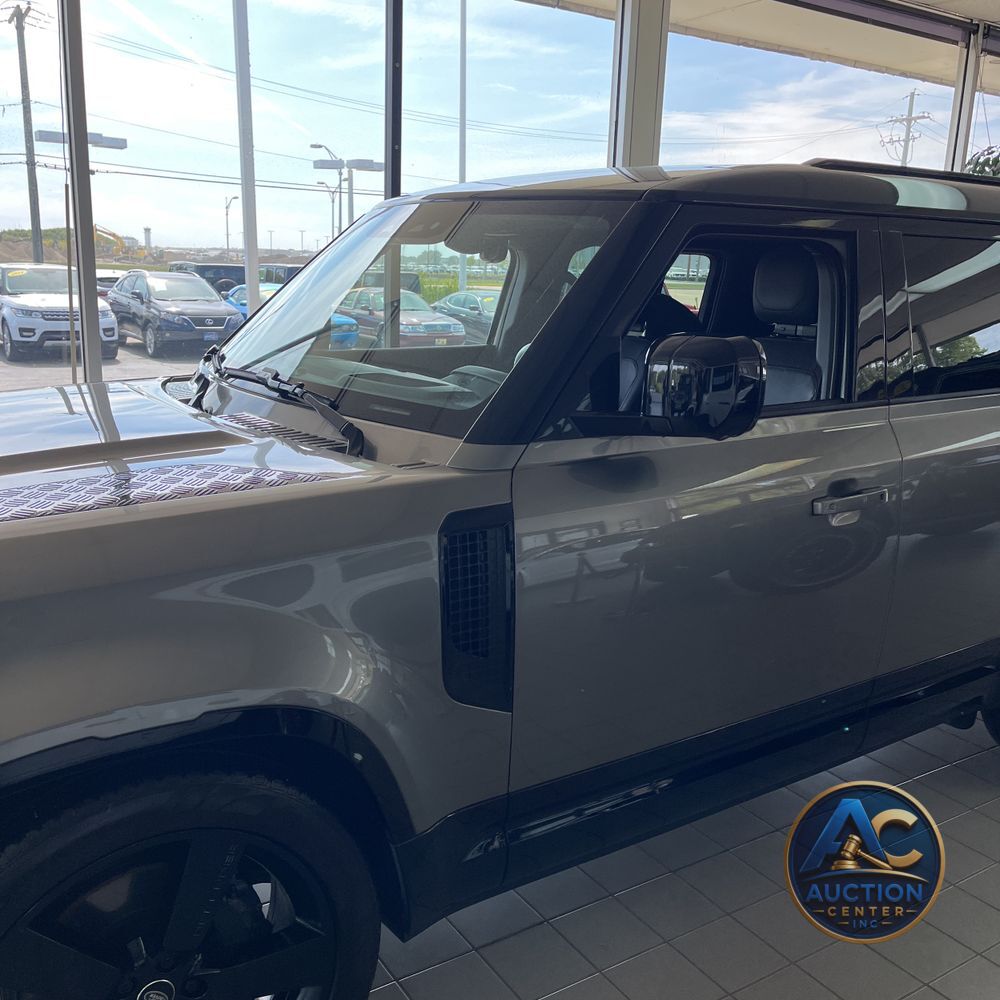 2023 Land Rover Defender 130 X-Dynamic SE