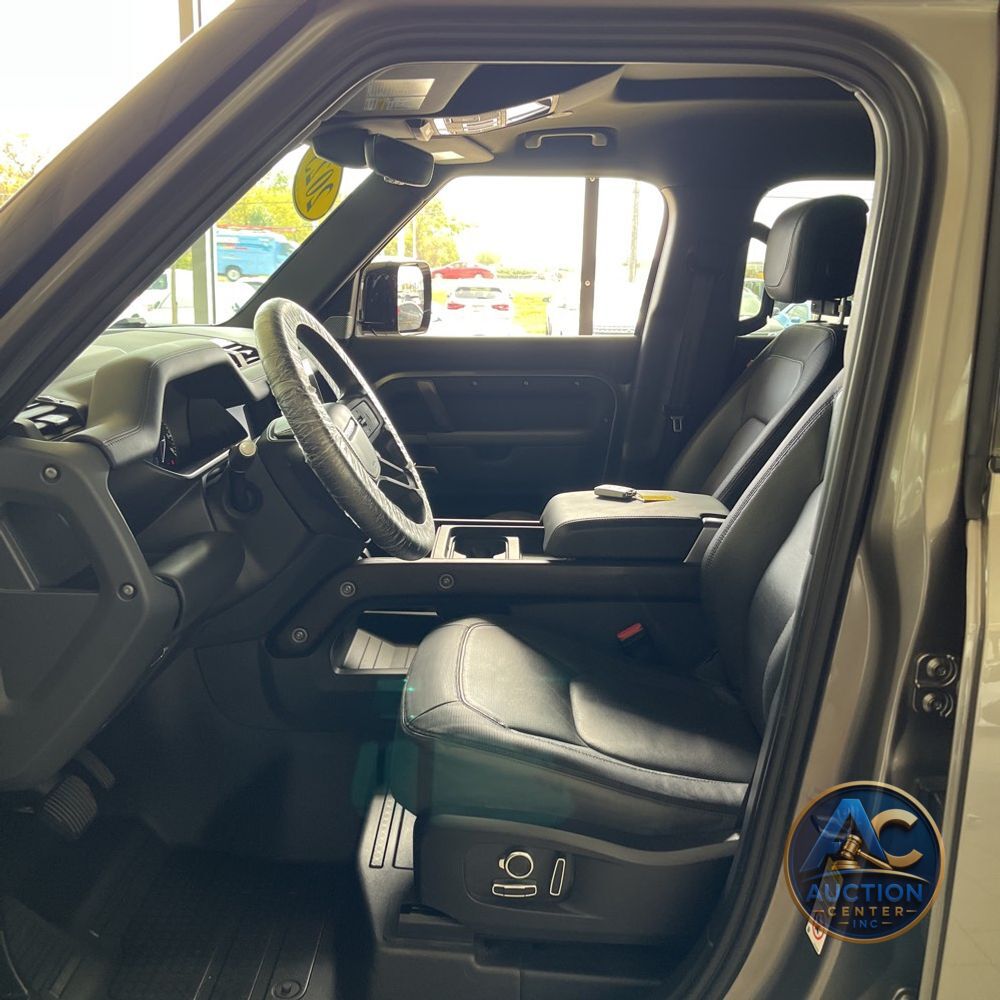 2023 Land Rover Defender 130 X-Dynamic SE