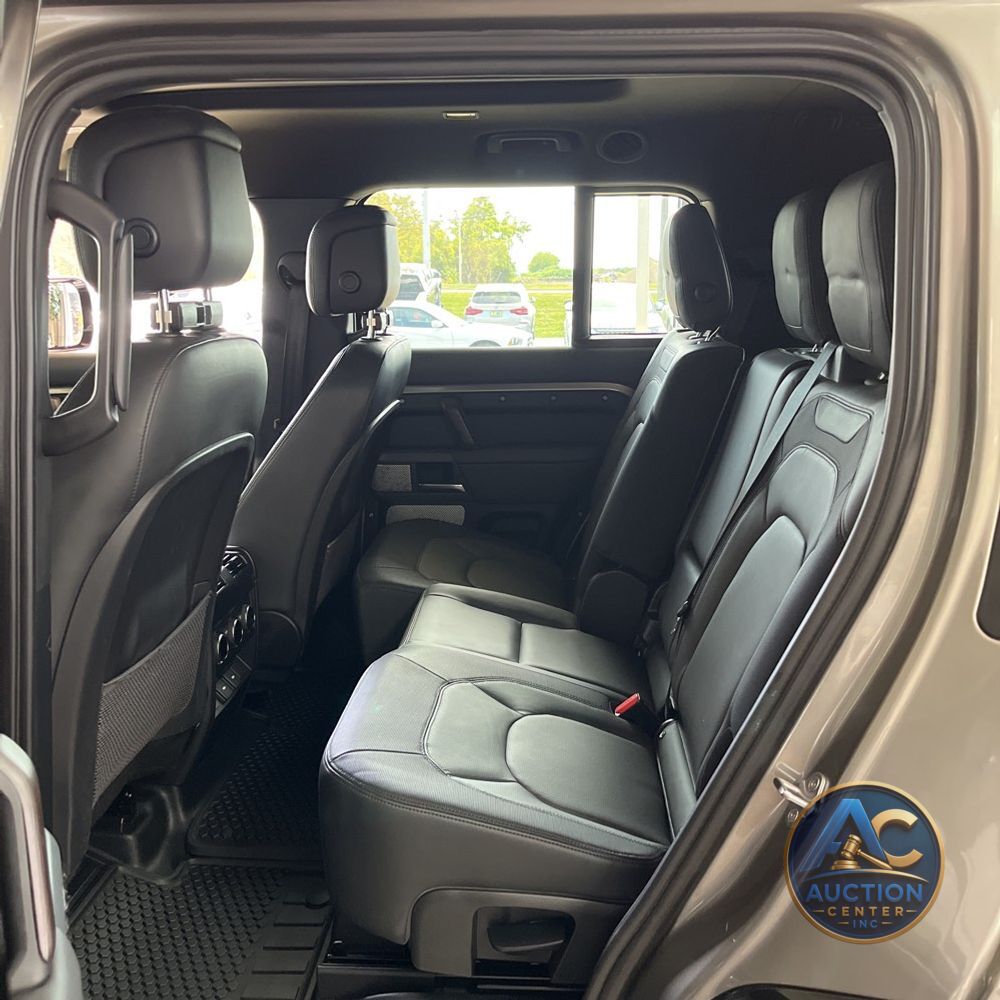 2023 Land Rover Defender 130 X-Dynamic SE
