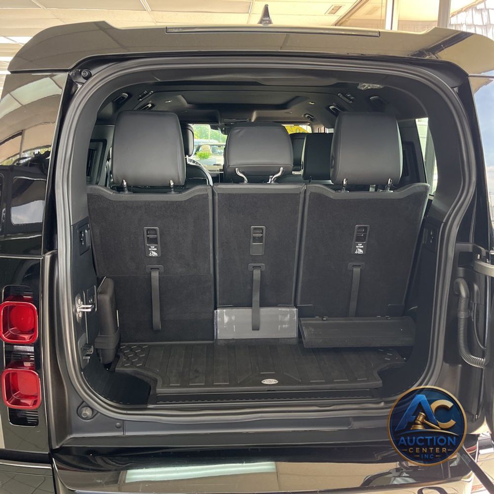 2023 Land Rover Defender 130 X-Dynamic SE